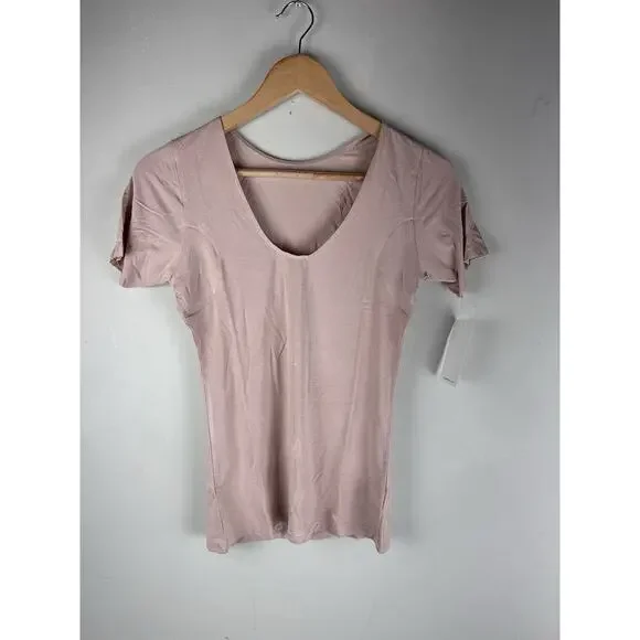 NUMI The Signature Undershirt Sweat Wicking Almond Medium New Layering - Picture 2 of 13